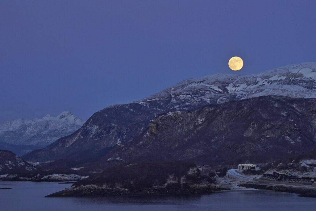 full moon in bodø
